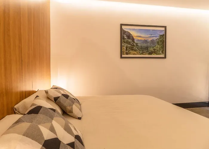 Zielo Londres ,modern With Ac & Rooftop Terrace