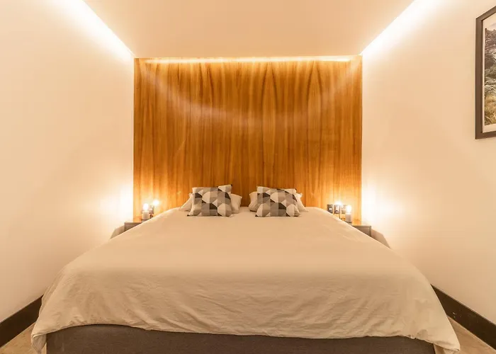 Zielo Londres ,modern With Ac & Rooftop Terrace